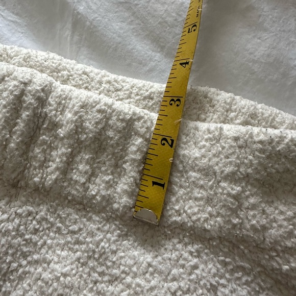 SKIMS high waist cream fuzzy sleep shorts, size L/XL - Picture 5 of 11